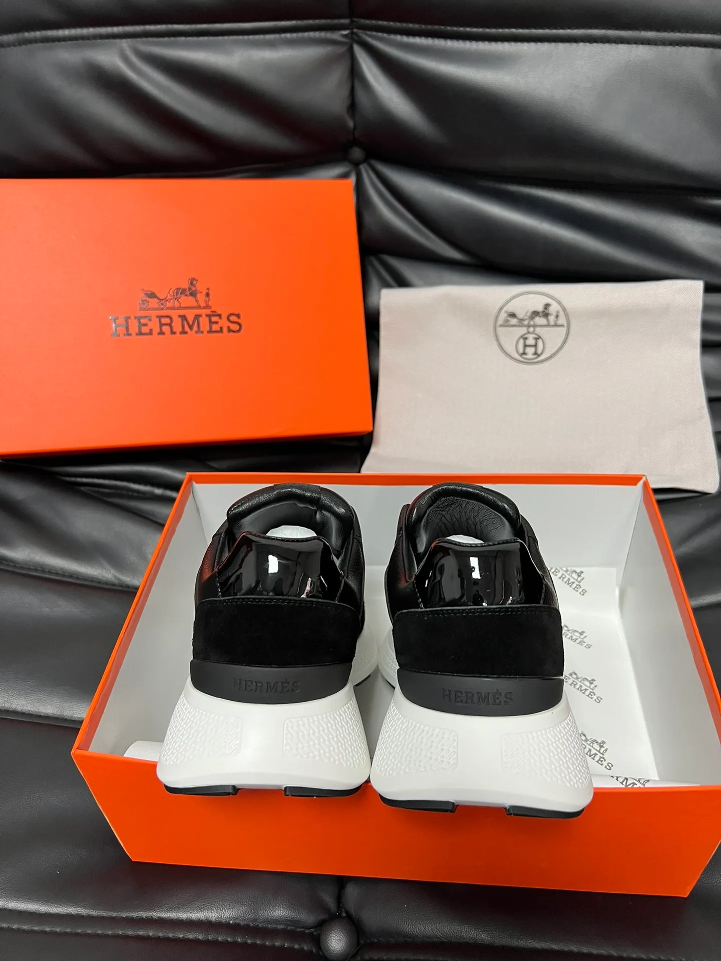 [HERMES] Hermès men's shoes 💰520💰 - High-end quality original order - Upper: 🔝 tumbled calfskin, suede calfskin, shoe body sewn with H pattern - Lining: water-dyed cowhide - Outsole: ultra-light T men's shoes 💰U foam rubber; two-color molded outsole - Super high quality control, fine workmanship: highlighted (high-end, luxury, grade) -Size : 39-44 (38, 45 can be customized)